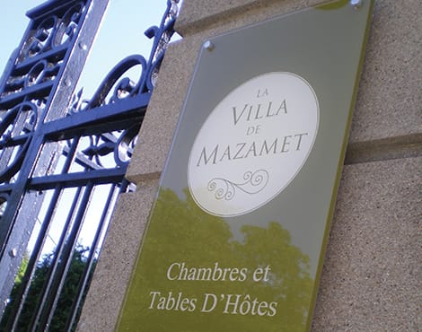 Branding & implementation project on behalf of a prestigious boutique hotel located in France.